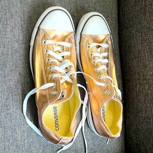 Men’s gold Converse